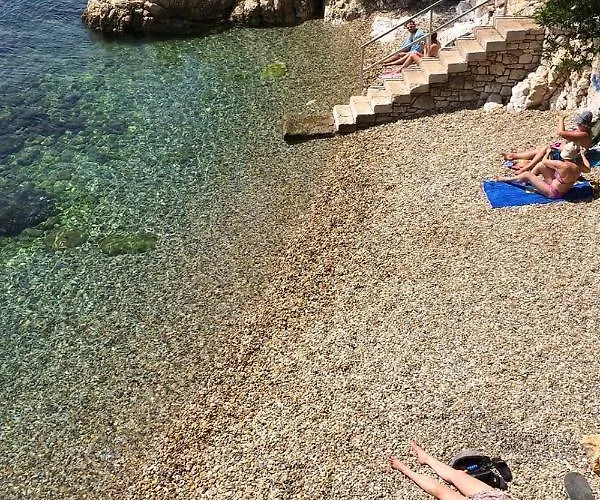 Lägenhet With Parking Space - 17186 *